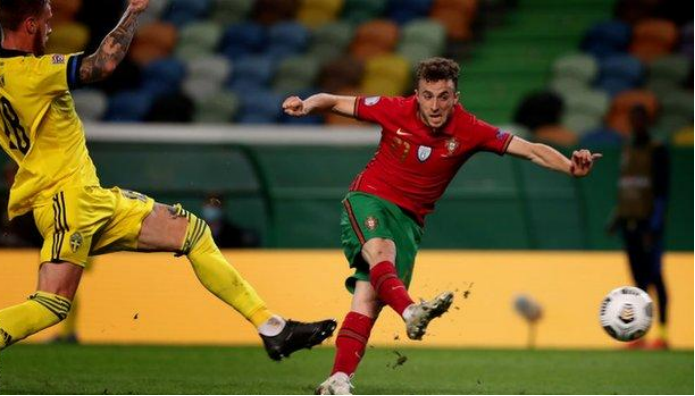 瓦伦西亚对皇马比分世界杯抽签:瓦伦西亚主场不败葡萄牙世界杯