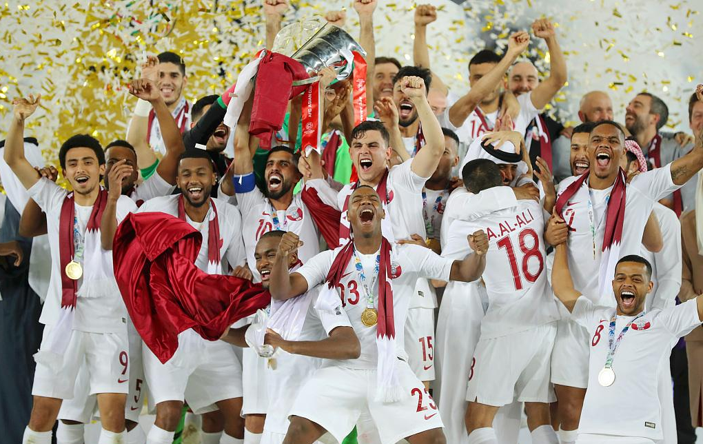 卡塔尔世界杯32强预测卡塔尔国家足球队1-3塞内加尔，国足又被