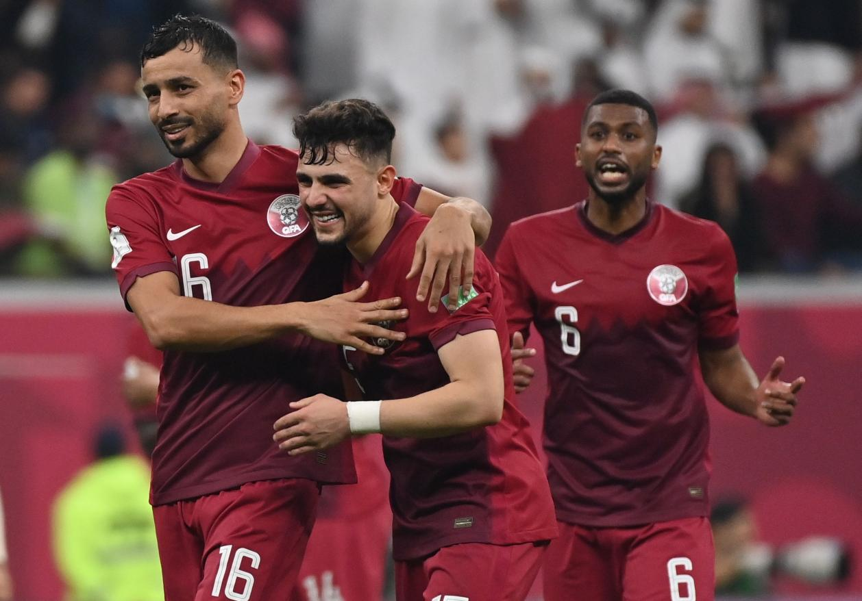 卡塔尔国家队正在创造历史，世界杯小组赛中必定全力以赴！