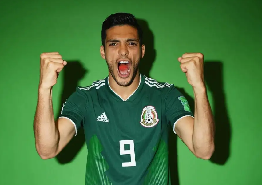 墨西哥足球队主力球员实力优秀，有望在世界杯小组赛获得胜利
