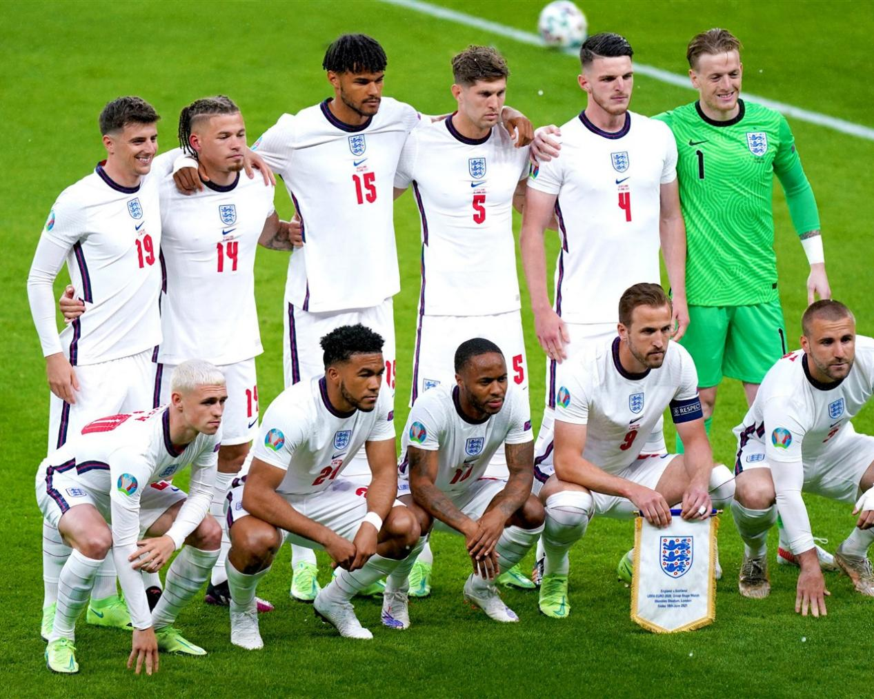 英格兰球队滚球，要看球队在世界杯的前景和实力。