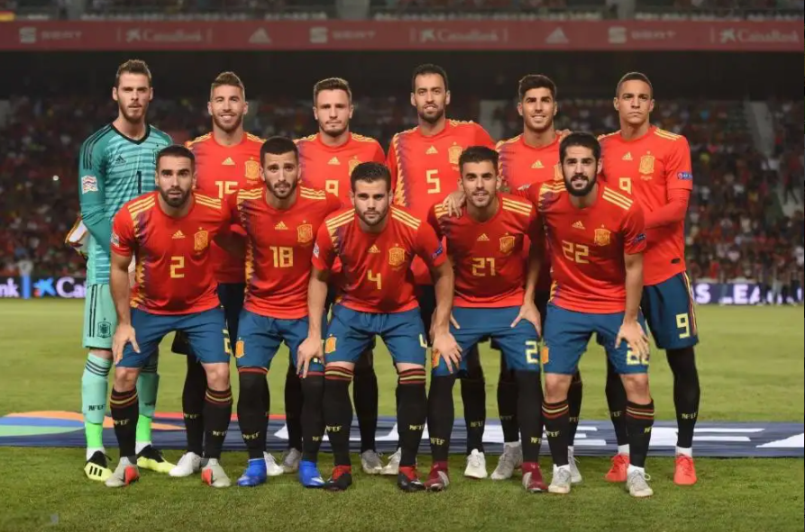 西班牙足球队重新崛起，世界杯小组赛表现让球迷期待