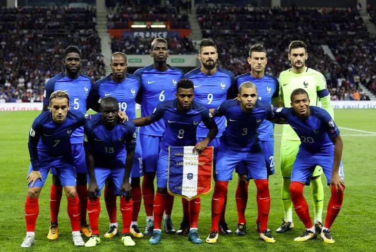 法国国家队与丹麦队同组比赛，有望在本届世界杯赛场打破魔咒