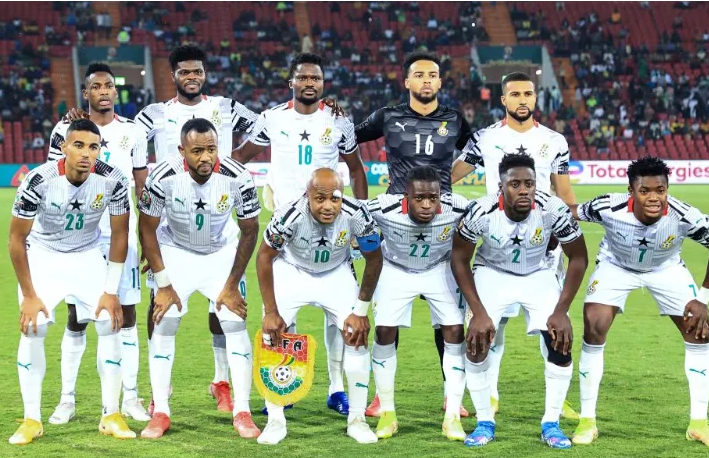加纳足球队比赛赛况，世界杯小组赛对阵乌拉圭，后者获胜仍无