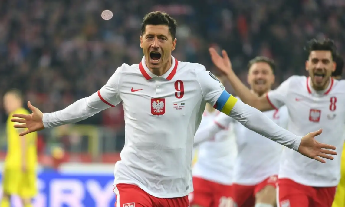 波兰国家队在本届世界杯止步16强，当家球星遭遇网暴