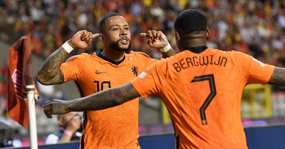 荷兰足球队在世界杯与阿根廷队的对阵中，出现惊艳一脚，