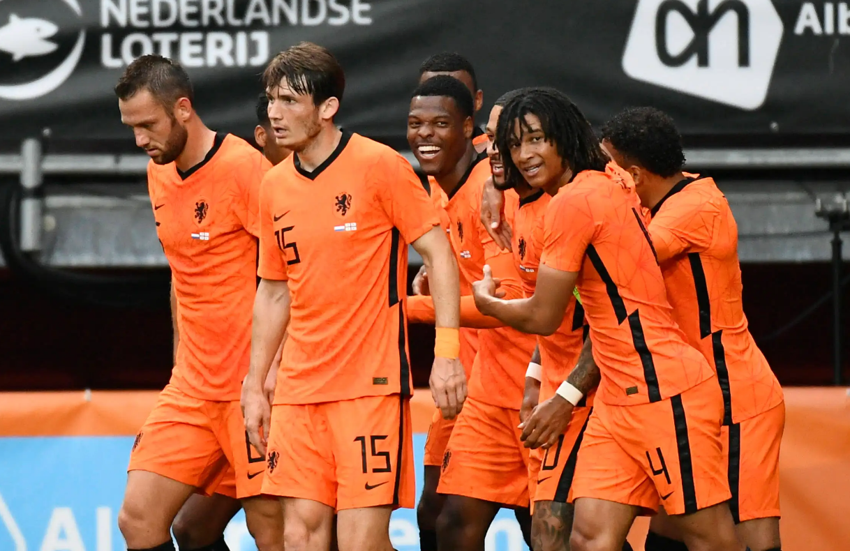 荷兰国家队阵容在点球大战中不敌阿根廷，世界杯之旅就此结束