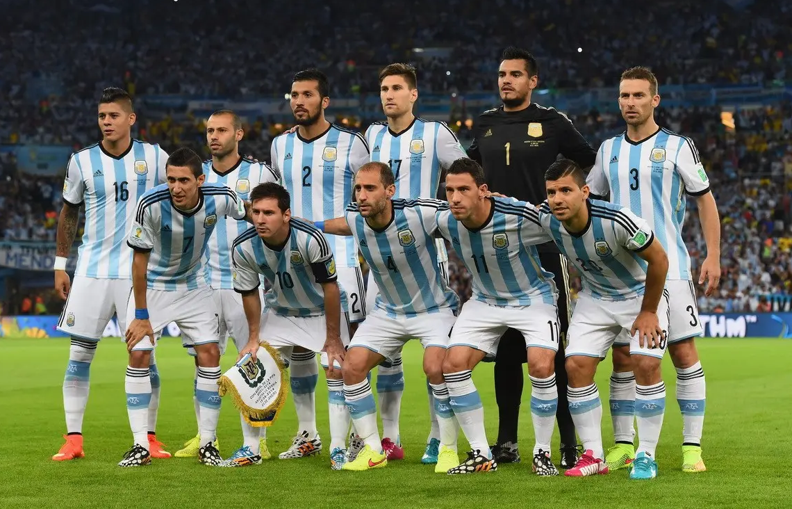阿根廷足球队阵容强大，在世界杯点球大战中获得晋级名额