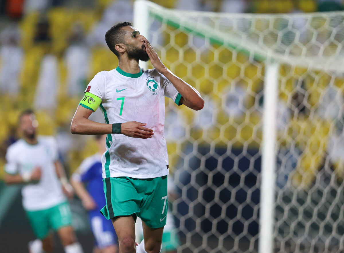 沙特国家足球队首战爆冷击败阿根廷，取得本届世界杯首胜
