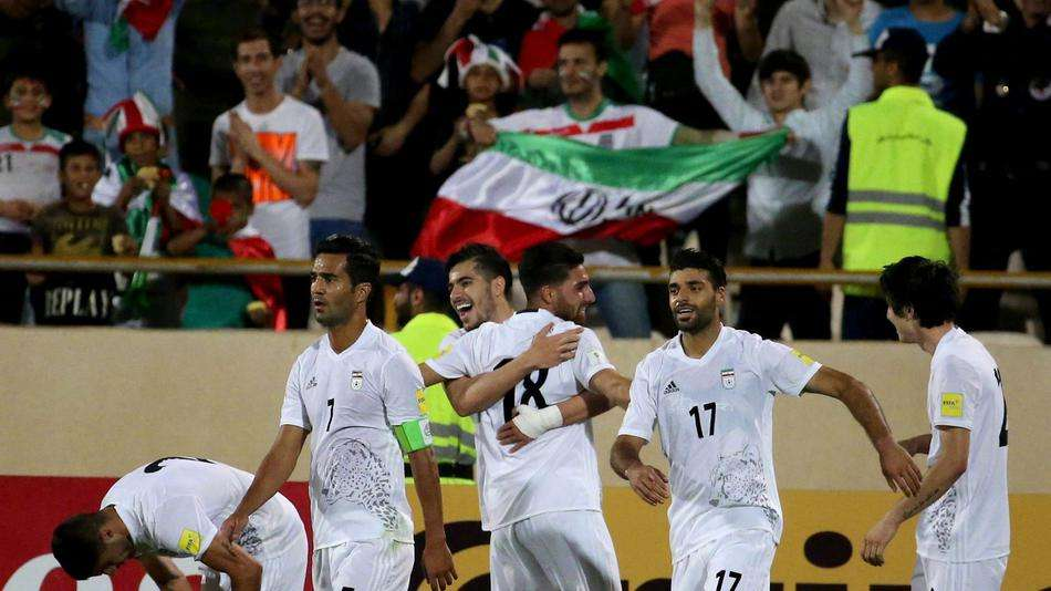 伊朗队滚球为世界杯球迷，提供的许多意想不到的功能