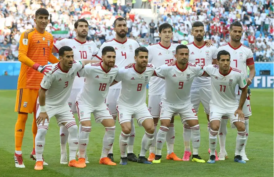 伊朗男子足球国家队在世界杯遭遇出局后，多名球员伤心落泪