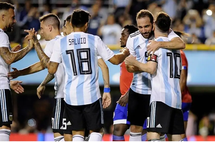 阿根廷世界杯梅西带领球队夺冠，荣获金球奖
