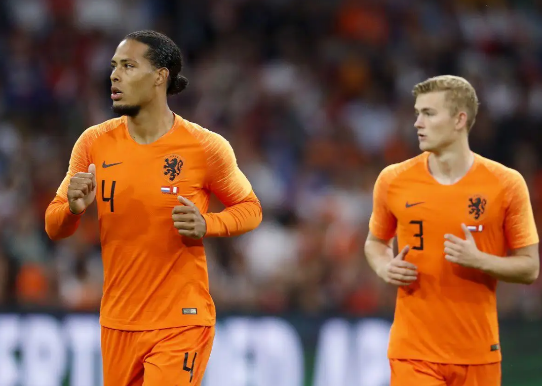 荷兰世界杯比赛成功击败对手，率先取得8强晋级名额