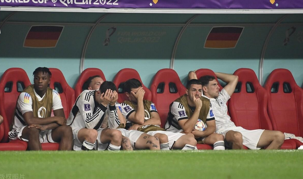 德国世界杯比赛结束后，领队比埃尔霍夫宣布辞职