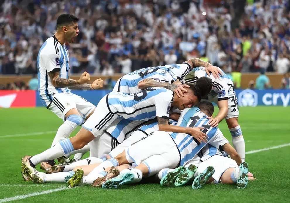 阿根廷国家男子足球队，在世界杯赛场第三次捧得奖杯
