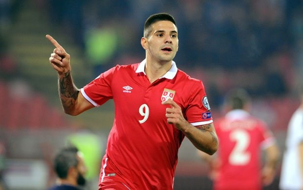 塞尔维亚男子足球队对阵喀麦隆打法顽强力挫对手