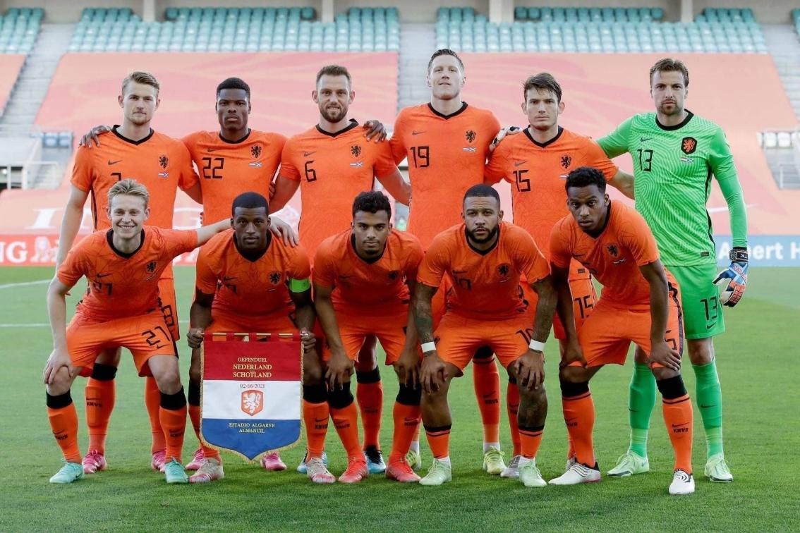 荷兰足球队本届世界杯表现十分顽强踢出了高水平