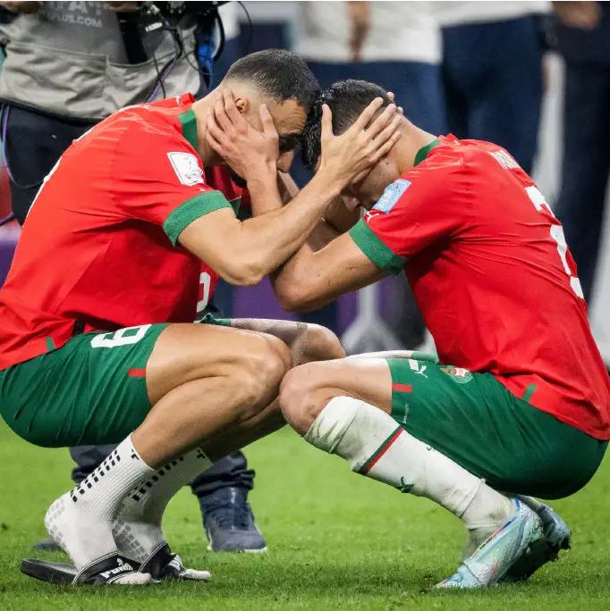 摩洛哥国家男子足球队世界杯推搡裁判，声称判罚不公