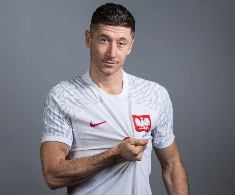 波兰球队2022世界杯直播，中超外援自荐波兰帅位