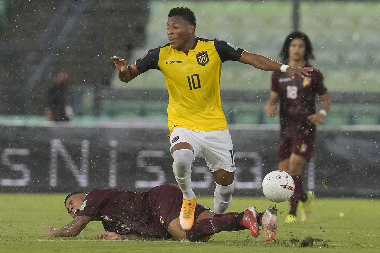 厄瓜多尔世界杯赛事战报，以2-0击败东道主取得晋级