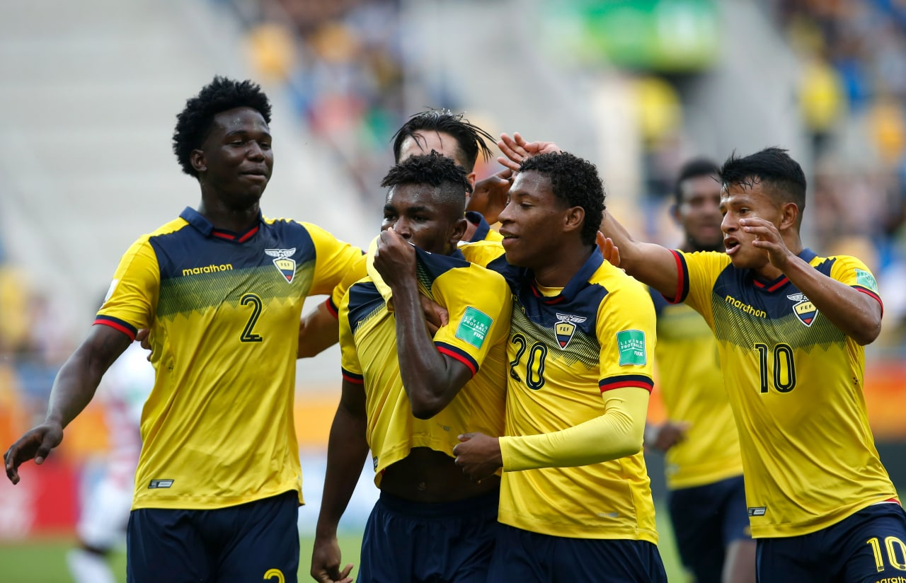 厄瓜多尔世界杯，队长多次被对手犯规倒地险些伤退