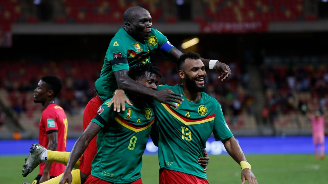 喀麦隆世界杯比分1-0绝杀巴西后，球员因脱衣庆祝被直接罚下