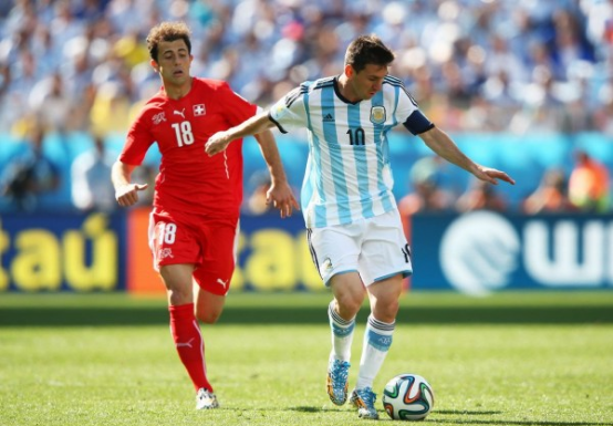 阿根廷梅西,阿根廷世界杯,劳塔罗—马丁内斯,洛塞尔索,加冕球王