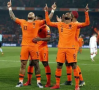 荷兰队拥有经验丰富的中场球员，世界杯中的实力加强
