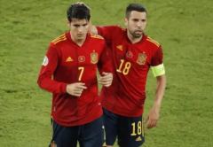 西班牙足球队比赛想要在世界杯取得好成绩，必须重点加强团结