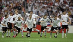 德国队对和法国队之间的友谊赛赛程密集为世界杯做准备