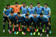 乌拉圭足球队四战全胜夺冠，在世界杯赛场上一举成名