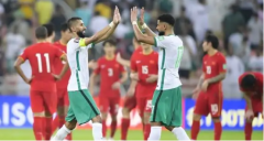 沙特足球队再写历史新纪录，世界杯赛场上发起强烈进攻