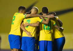 世界杯1-1乌迪内斯皮亚特柯建功帕奎塔受伤退役巴西球队足球预