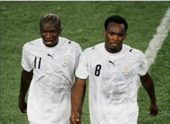 加纳球队的失利让球迷愤怒，在未能晋级卡塔尔2022年世界杯后摧毁了体育场