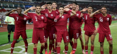 卡塔尔球队作为东道主战力不佳，世界杯赛场上引人瞩目