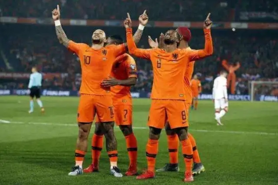 荷兰国家队阵容,萨里,世界杯,那不勒斯