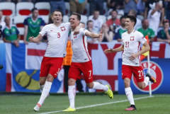 波兰足球队表现平平无奇，世界杯上欲超越自我