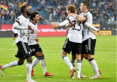 德国足球队星光灿烂，世界杯赛场上配合天衣无缝
