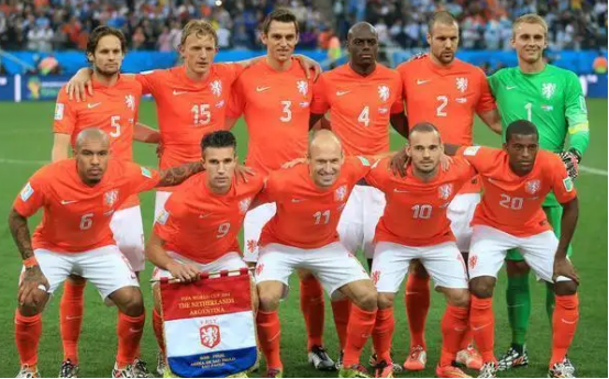 荷兰足球队比赛,荷兰世界杯,克鲁伊夫,路德·范尼斯特鲁伊,丹麦