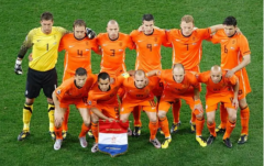 荷兰球队阵容豪华，世界杯中再度刮起橙色旋风