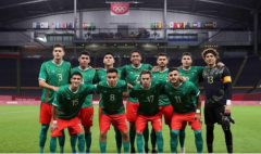 <b>墨西哥国家队球员配合默契，世界杯赛场上再创佳绩</b>