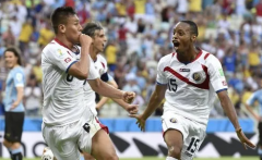 哥斯达黎加足球队展开了猛烈反击，世界杯赛场上展现昔日雄风