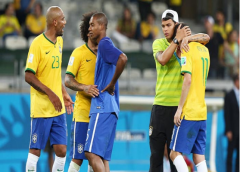 <b>巴西和荷兰在世界杯交手五次巴西队从超一流强队走下神坛</b>