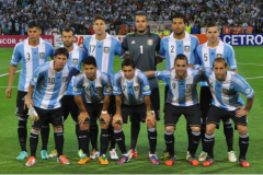 世界杯渴望榜首皇家社会各项赛事11场不败阿根廷国家队球迷