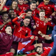 <b>瑞士国家队在本次世界杯赛场上获得冠军奖杯</b>