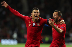 <b>葡萄牙在2022世界杯赛事上阵容强大，在赛场上发挥出自己的优势</b>