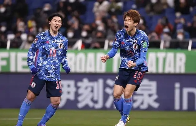 日本球队直播让众多球迷期待，预测球队世界杯小组赛出线不容