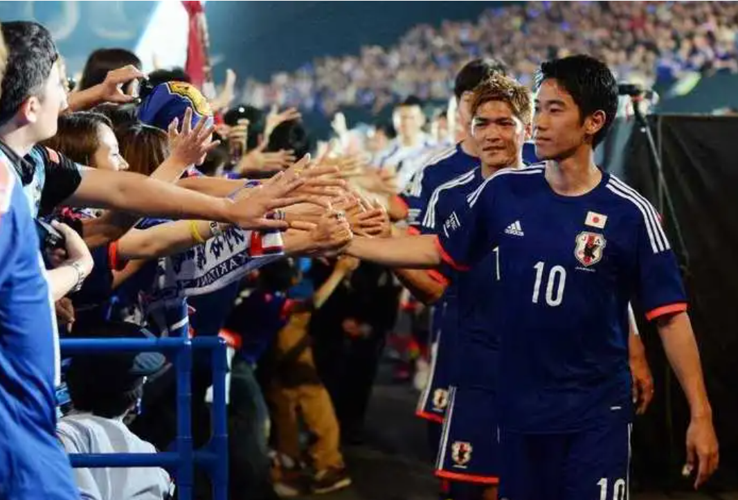 日本球队直播让众多球迷期待，预测球队世界杯小组赛出线不容