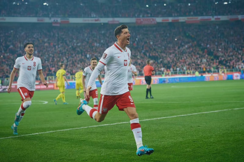 波兰足球队在世界杯小组赛中面临阿根廷会显得力不从心