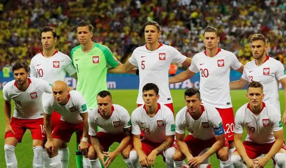 波兰足球队在世界杯小组赛中面临阿根廷会显得力不从心